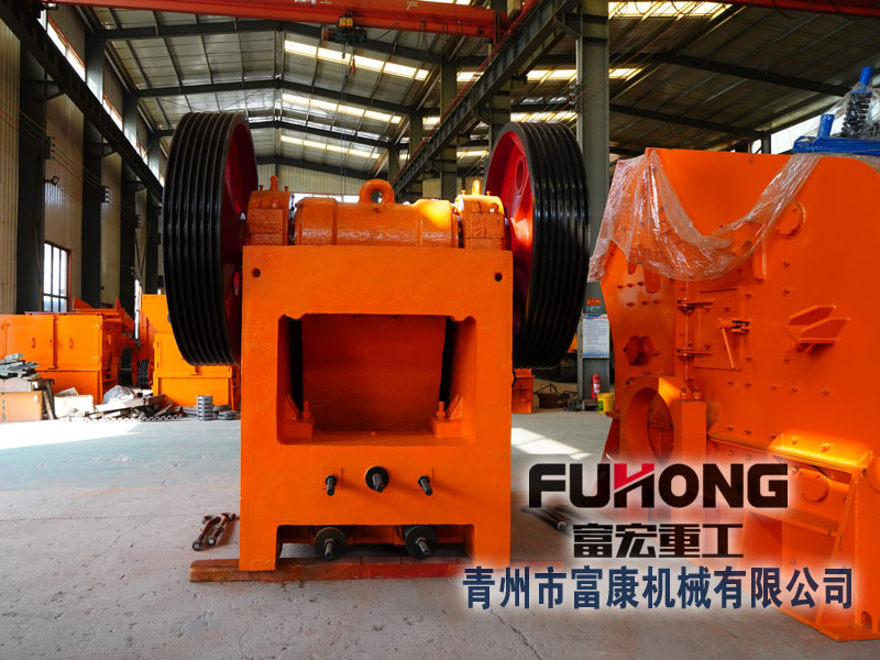 新型顎式破碎機(jī)